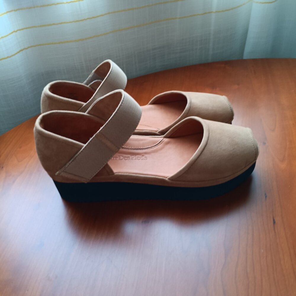 NWT L'Amour Des Pieds AMADOUR Tan Suede Open Toe Low Wedge - Picture 2 of 9